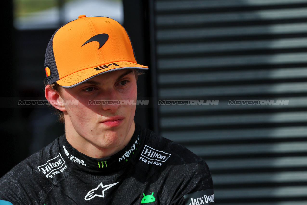 GP UNGHERIA, Second placed Oscar Piastri (AUS) McLaren in parc ferme.

03.08.2025. Formula 1 World Championship, Rd 14, Hungarian Grand Prix, Budapest, Hungary, Gara Day.

- www.xpbimages.com, EMail: requests@xpbimages.com © Copyright: Batchelor / XPB Images