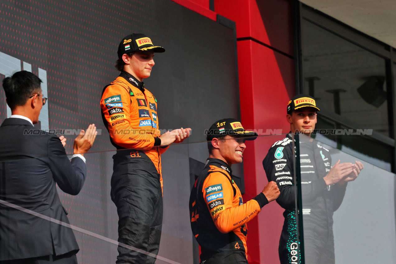 GP UNGHERIA, The podium (L to R): Oscar Piastri (AUS) McLaren, second; Lando Norris (GBR) McLaren, vincitore; George Russell (GBR) Mercedes AMG F1, third.

03.08.2025. Formula 1 World Championship, Rd 14, Hungarian Grand Prix, Budapest, Hungary, Gara Day.

- www.xpbimages.com, EMail: requests@xpbimages.com © Copyright: Batchelor / XPB Images