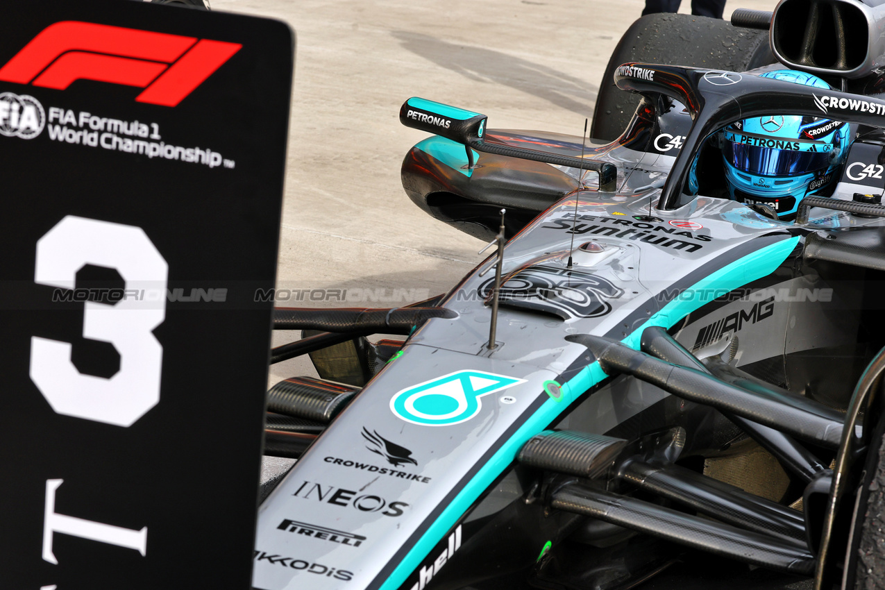 GP UNGHERIA, Third placed George Russell (GBR) Mercedes AMG F1 W16 in parc ferme.

03.08.2025. Formula 1 World Championship, Rd 14, Hungarian Grand Prix, Budapest, Hungary, Gara Day.

- www.xpbimages.com, EMail: requests@xpbimages.com © Copyright: Batchelor / XPB Images