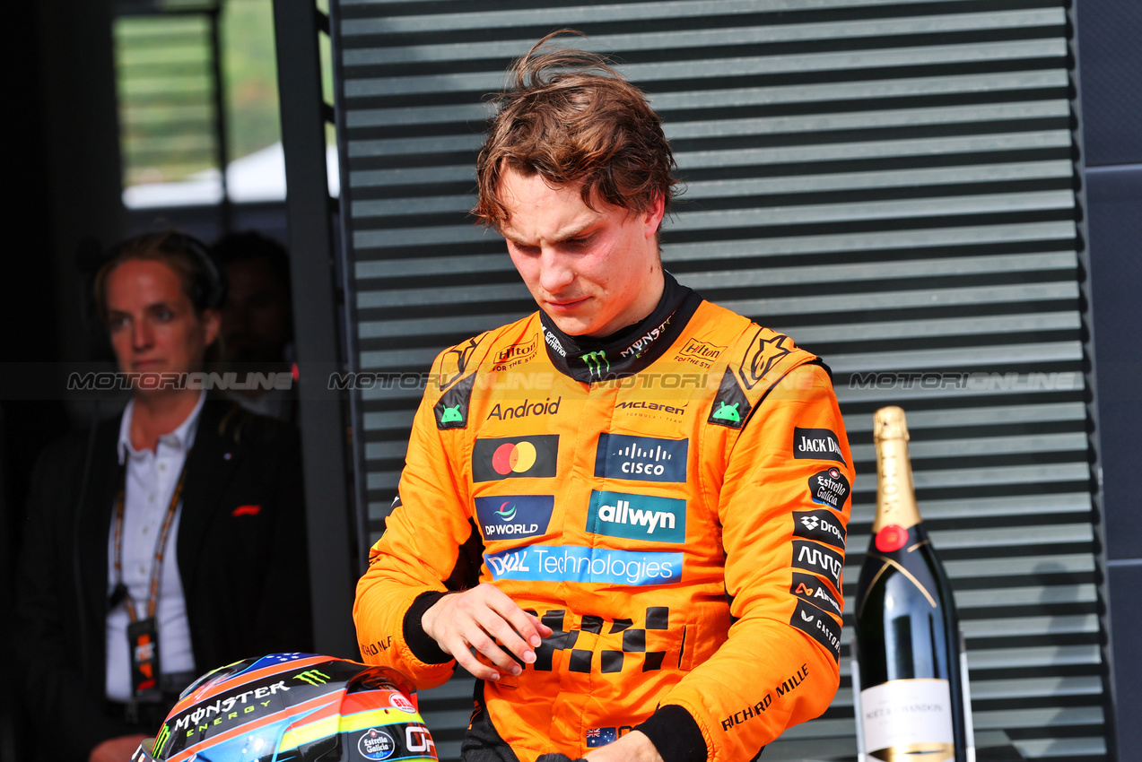 GP UNGHERIA, Second placed Oscar Piastri (AUS) McLaren in parc ferme.

03.08.2025. Formula 1 World Championship, Rd 14, Hungarian Grand Prix, Budapest, Hungary, Gara Day.

- www.xpbimages.com, EMail: requests@xpbimages.com © Copyright: Batchelor / XPB Images