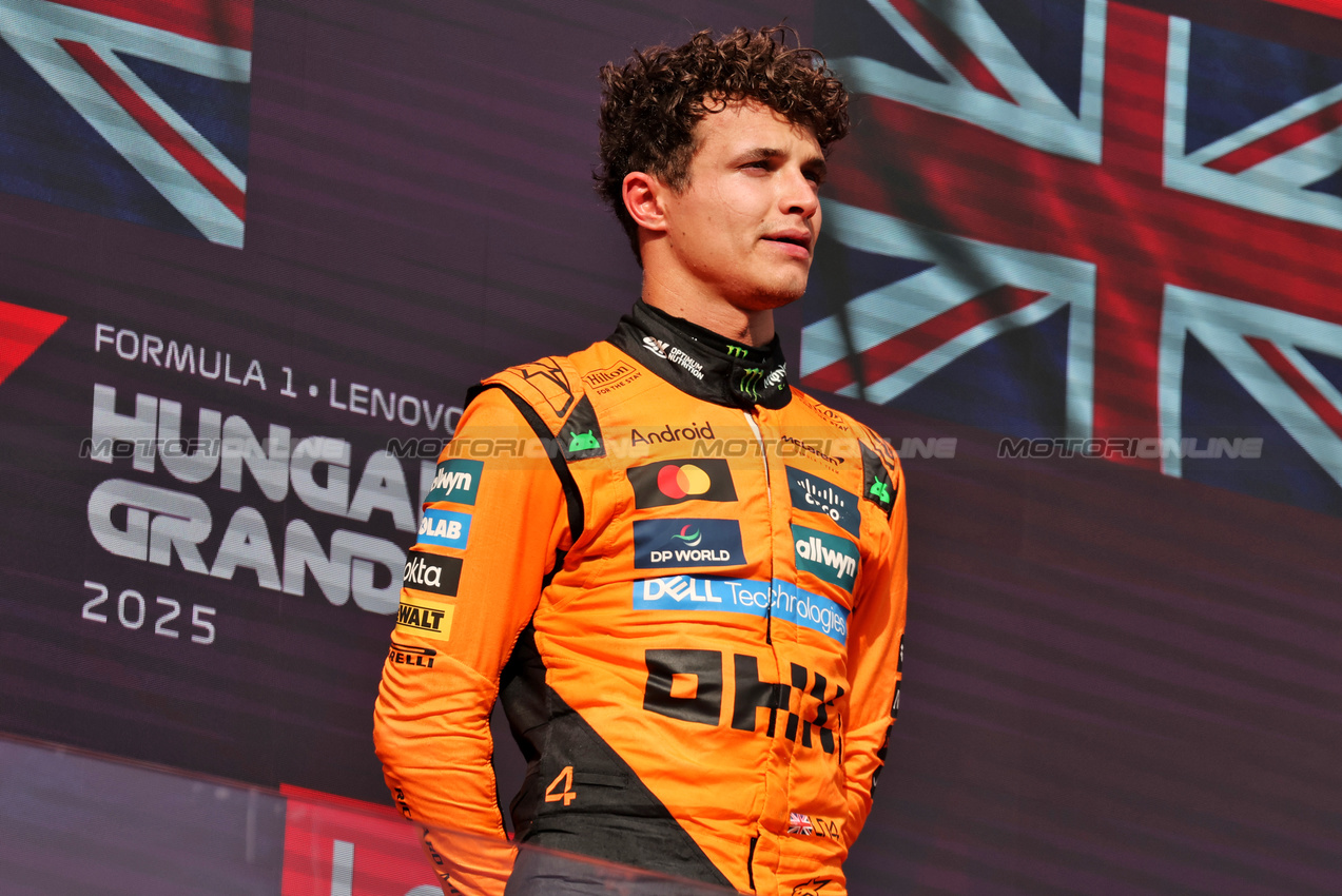 GP UNGHERIA, Gara winner Lando Norris (GBR) McLaren celebrates on the podium.

03.08.2025. Formula 1 World Championship, Rd 14, Hungarian Grand Prix, Budapest, Hungary, Gara Day.

- www.xpbimages.com, EMail: requests@xpbimages.com © Copyright: Moy / XPB Images