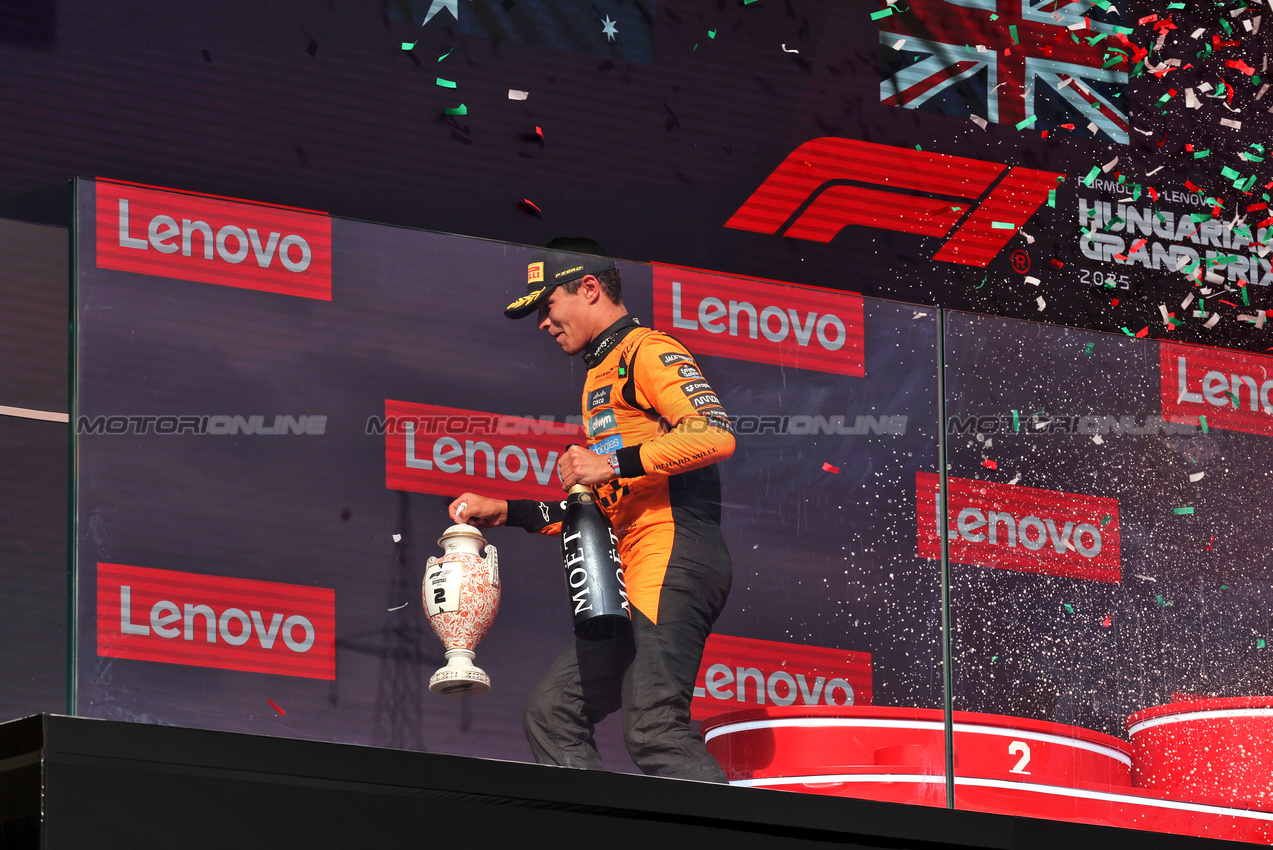 GP UNGHERIA, Gara winner Lando Norris (GBR) McLaren celebrates on the podium.

03.08.2025. Formula 1 World Championship, Rd 14, Hungarian Grand Prix, Budapest, Hungary, Gara Day.

- www.xpbimages.com, EMail: requests@xpbimages.com © Copyright: Moy / XPB Images