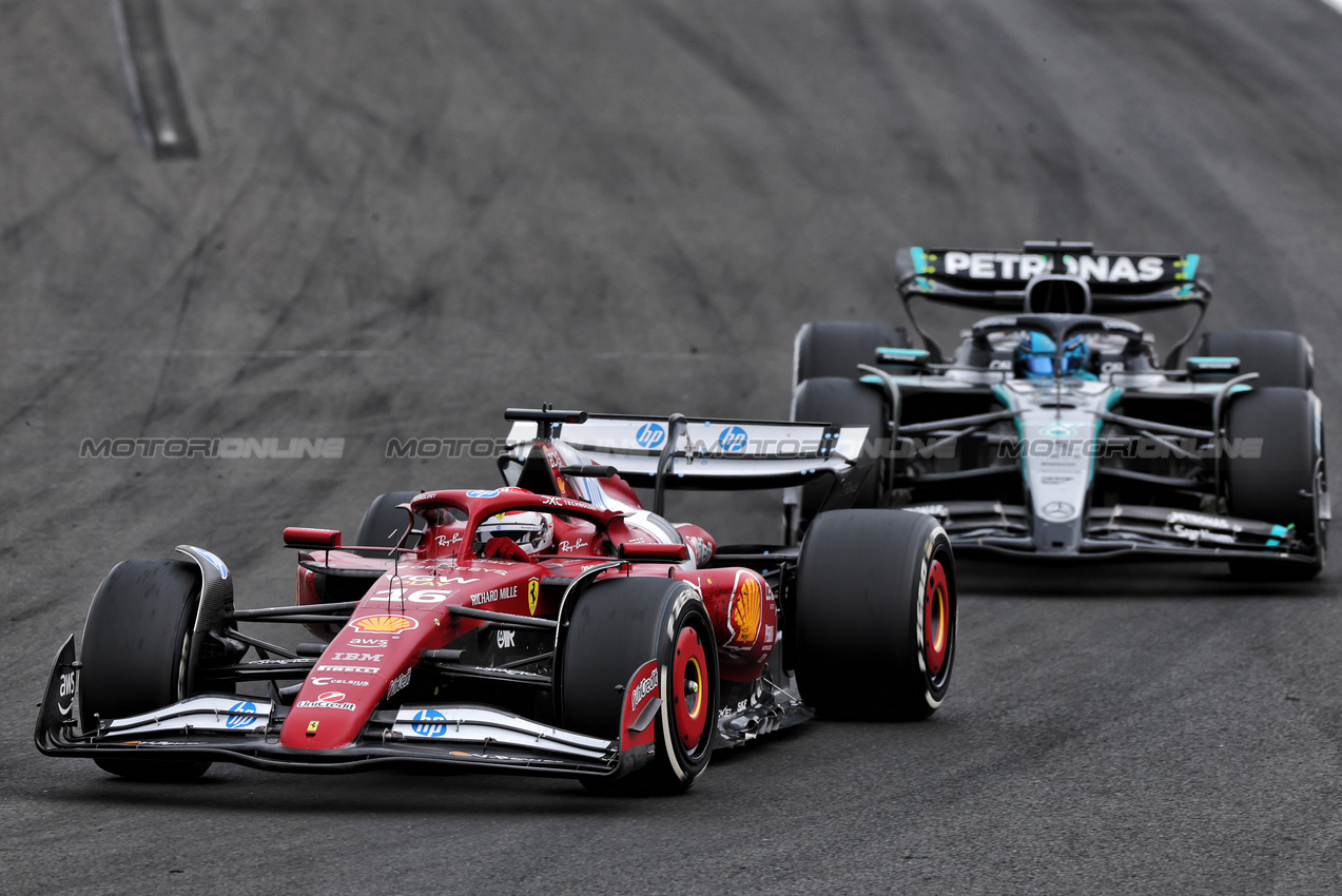 GP UNGHERIA, Charles Leclerc (MON) Ferrari SF-25 e George Russell (GBR) Mercedes AMG F1 W16 battle for position.

03.08.2025. Formula 1 World Championship, Rd 14, Hungarian Grand Prix, Budapest, Hungary, Gara Day.

- www.xpbimages.com, EMail: requests@xpbimages.com © Copyright: Charniaux / XPB Images