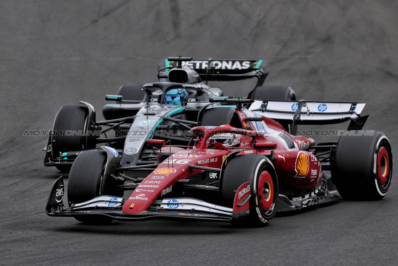 GP UNGHERIA, Charles Leclerc (MON) Ferrari SF-25 e George Russell (GBR) Mercedes AMG F1 W16 battle for position.

03.08.2025. Formula 1 World Championship, Rd 14, Hungarian Grand Prix, Budapest, Hungary, Gara Day.

- www.xpbimages.com, EMail: requests@xpbimages.com © Copyright: Charniaux / XPB Images