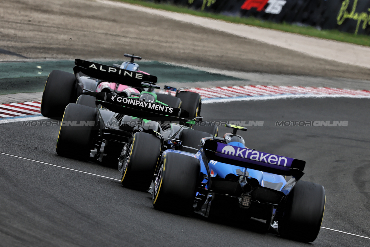 GP UNGHERIA, Pierre Gasly (FRA) Alpine F1 Team A525 davanti a Nico Hulkenberg (GER) Sauber C45 e Carlos Sainz (ESP) Atlassian Williams Racing FW47.

03.08.2025. Formula 1 World Championship, Rd 14, Hungarian Grand Prix, Budapest, Hungary, Gara Day.

- www.xpbimages.com, EMail: requests@xpbimages.com © Copyright: Charniaux / XPB Images