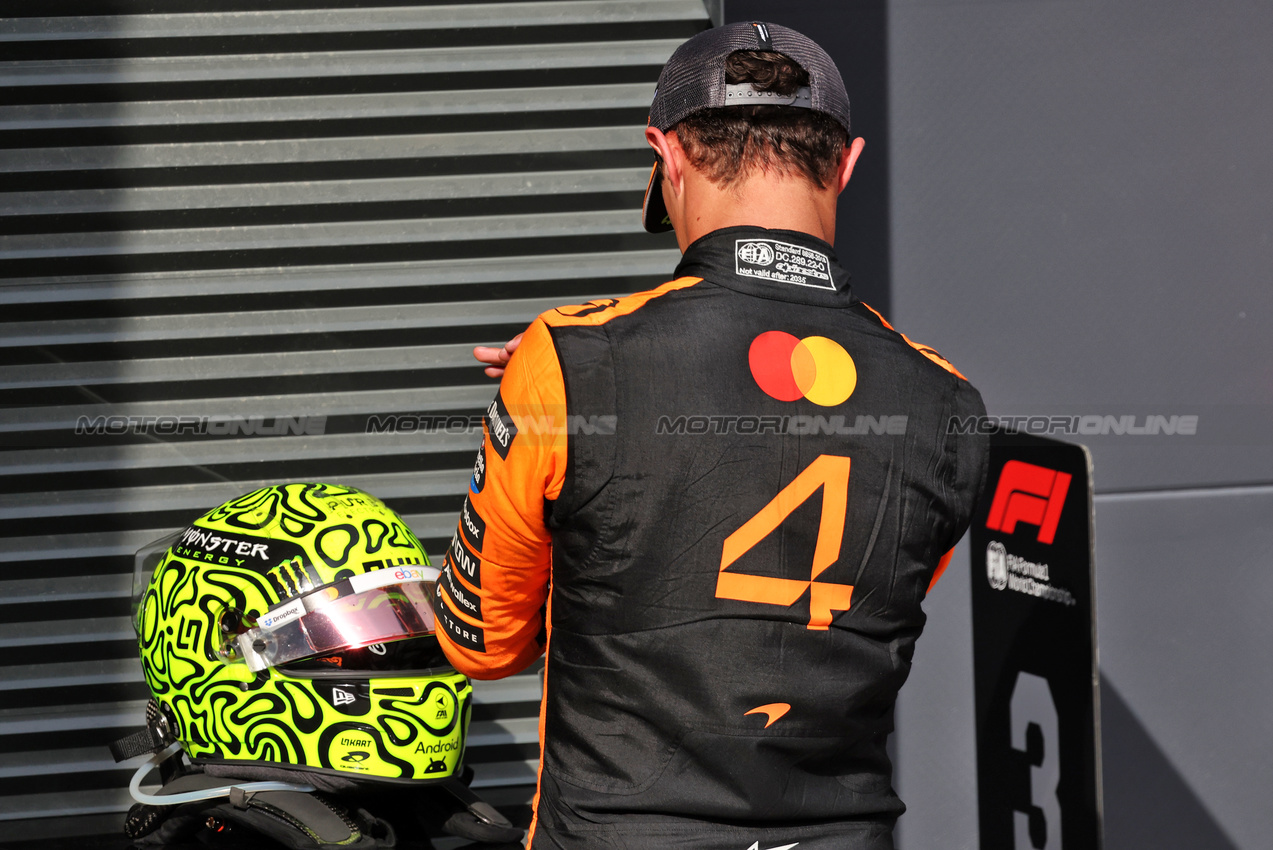 GP UNGHERIA, Gara winner Lando Norris (GBR) McLaren in parc ferme.

03.08.2025. Formula 1 World Championship, Rd 14, Hungarian Grand Prix, Budapest, Hungary, Gara Day.

- www.xpbimages.com, EMail: requests@xpbimages.com © Copyright: Bearne / XPB Images
