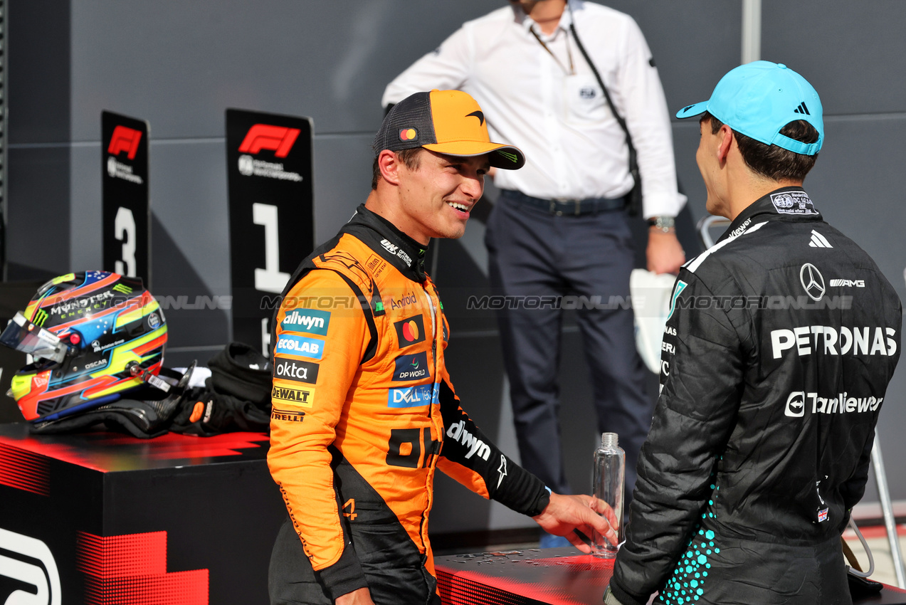 GP UNGHERIA, (L to R): Gara winner Lando Norris (GBR) McLaren in parc ferme with third placed George Russell (GBR) Mercedes AMG F1.

03.08.2025. Formula 1 World Championship, Rd 14, Hungarian Grand Prix, Budapest, Hungary, Gara Day.

- www.xpbimages.com, EMail: requests@xpbimages.com © Copyright: Bearne / XPB Images