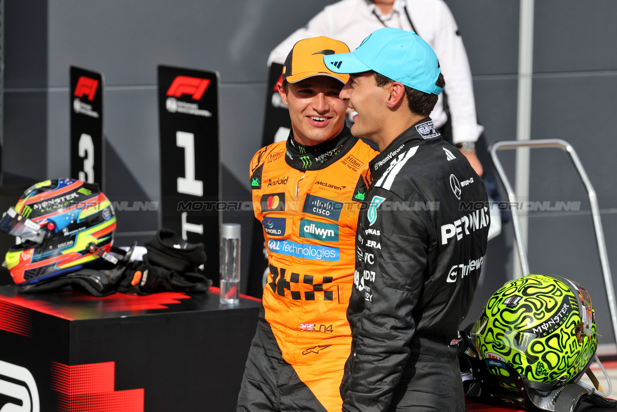 GP UNGHERIA, (L to R): Gara winner Lando Norris (GBR) McLaren in parc ferme with third placed George Russell (GBR) Mercedes AMG F1.

03.08.2025. Formula 1 World Championship, Rd 14, Hungarian Grand Prix, Budapest, Hungary, Gara Day.

- www.xpbimages.com, EMail: requests@xpbimages.com © Copyright: Bearne / XPB Images