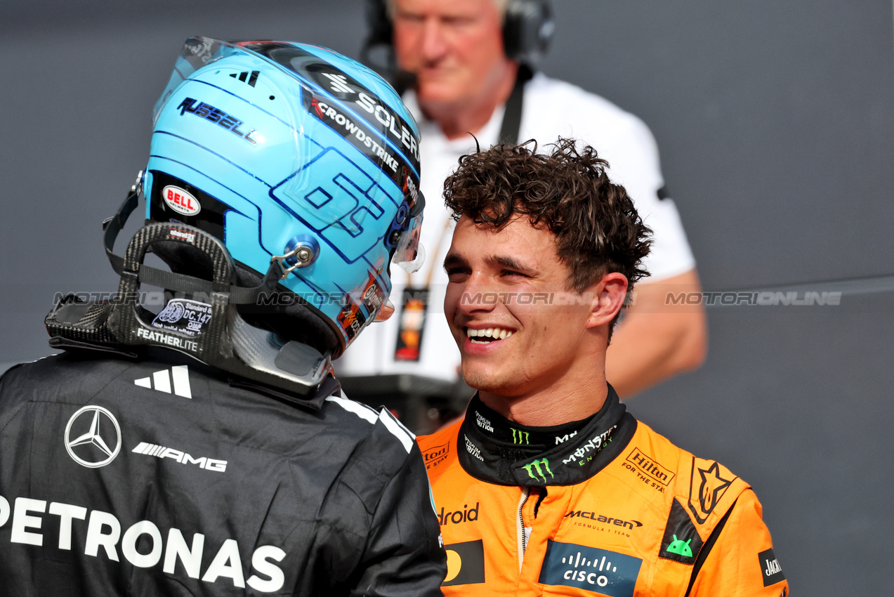 GP UNGHERIA, (L to R): George Russell (GBR) Mercedes AMG F1  in parc ferme with vincitore Lando Norris (GBR) McLaren.

03.08.2025. Formula 1 World Championship, Rd 14, Hungarian Grand Prix, Budapest, Hungary, Gara Day.

- www.xpbimages.com, EMail: requests@xpbimages.com © Copyright: Bearne / XPB Images