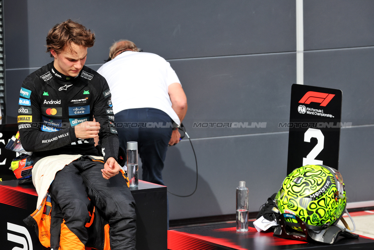 GP UNGHERIA, Second placed Oscar Piastri (AUS) McLaren in parc ferme.

03.08.2025. Formula 1 World Championship, Rd 14, Hungarian Grand Prix, Budapest, Hungary, Gara Day.

- www.xpbimages.com, EMail: requests@xpbimages.com © Copyright: Bearne / XPB Images