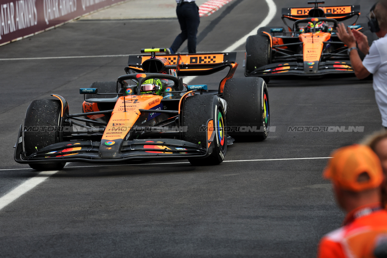GP UNGHERIA, Gara winner Lando Norris (GBR) McLaren MCL39 in parc ferme.

03.08.2025. Formula 1 World Championship, Rd 14, Hungarian Grand Prix, Budapest, Hungary, Gara Day.

- www.xpbimages.com, EMail: requests@xpbimages.com © Copyright: Bearne / XPB Images