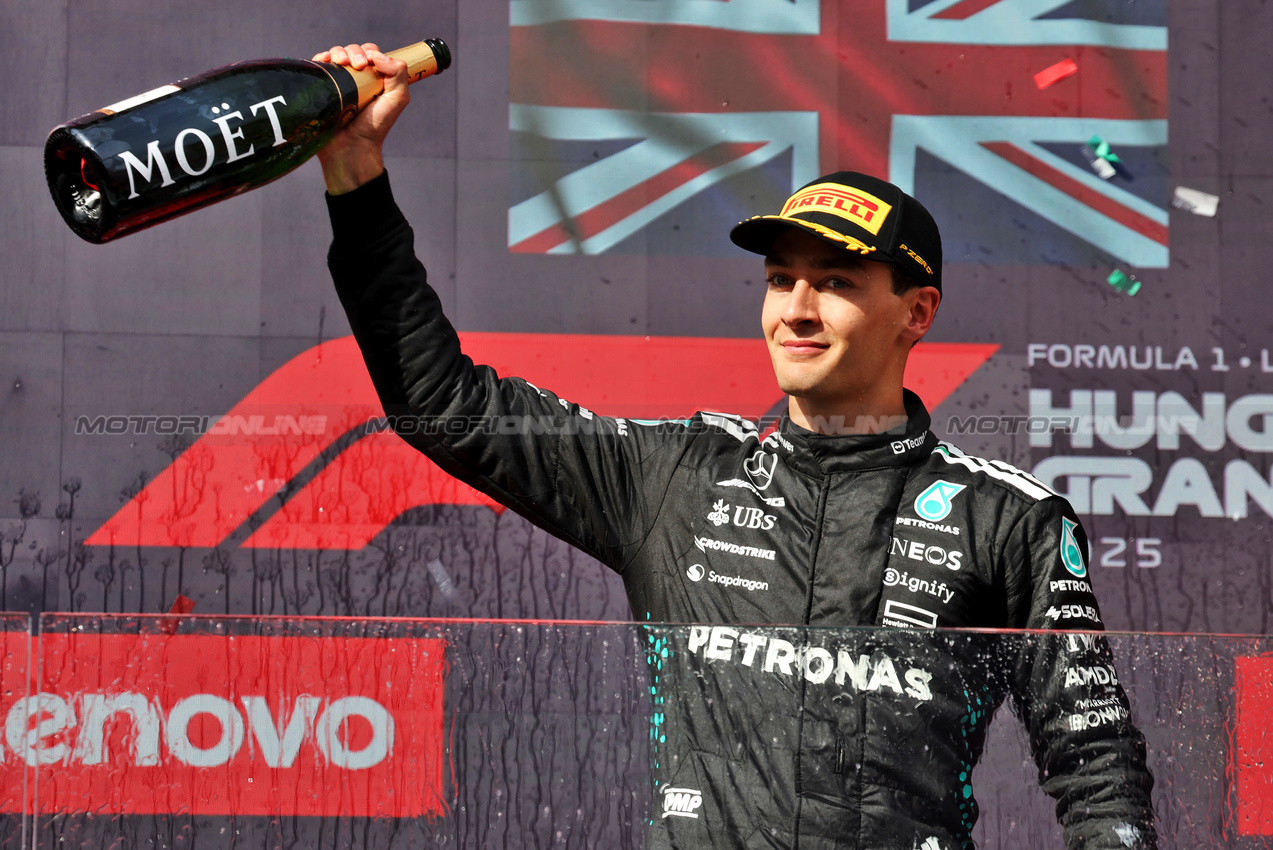 GP UNGHERIA, George Russell (GBR) Mercedes AMG F1 celebrates his third position on the podium.

03.08.2025. Formula 1 World Championship, Rd 14, Hungarian Grand Prix, Budapest, Hungary, Gara Day.

- www.xpbimages.com, EMail: requests@xpbimages.com © Copyright: Bearne / XPB Images