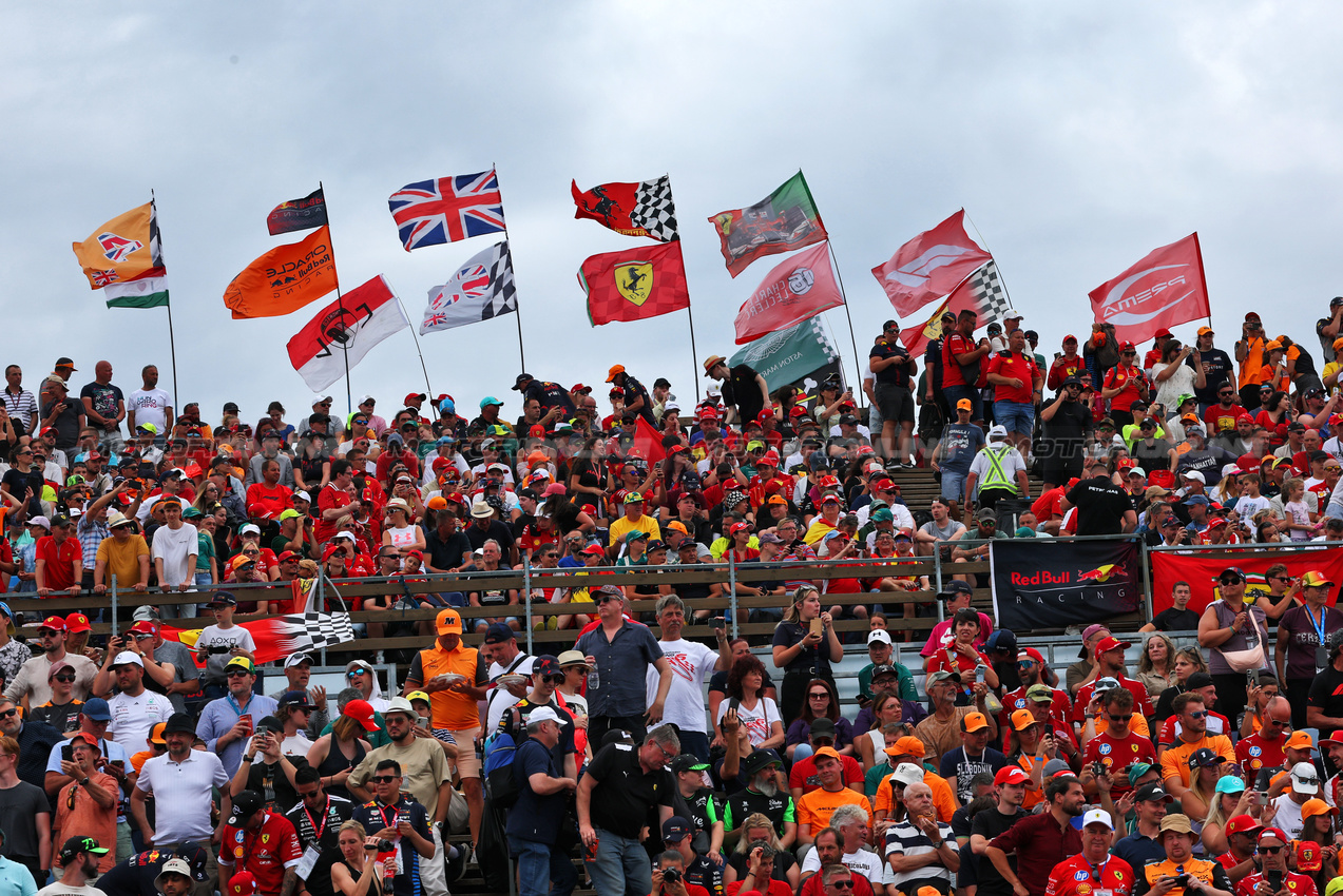 GP UNGHERIA, Circuit Atmosfera - fans in the grandstand.

03.08.2025. Formula 1 World Championship, Rd 14, Hungarian Grand Prix, Budapest, Hungary, Gara Day.

- www.xpbimages.com, EMail: requests@xpbimages.com © Copyright: Batchelor / XPB Images