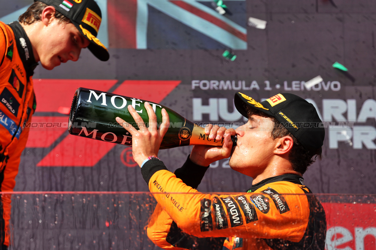 GP UNGHERIA, Gara winner Lando Norris (GBR) McLaren celebrates on the podium.

03.08.2025. Formula 1 World Championship, Rd 14, Hungarian Grand Prix, Budapest, Hungary, Gara Day.

- www.xpbimages.com, EMail: requests@xpbimages.com © Copyright: Bearne / XPB Images