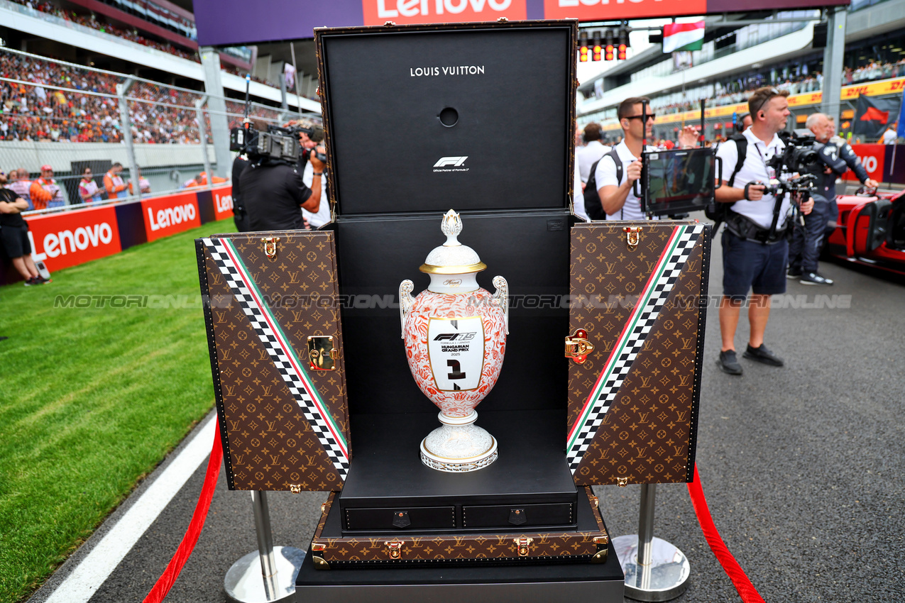 GP UNGHERIA, griglia Atmosfera - vincitores' trophy.

03.08.2025. Formula 1 World Championship, Rd 14, Hungarian Grand Prix, Budapest, Hungary, Gara Day.

- www.xpbimages.com, EMail: requests@xpbimages.com © Copyright: Batchelor / XPB Images
