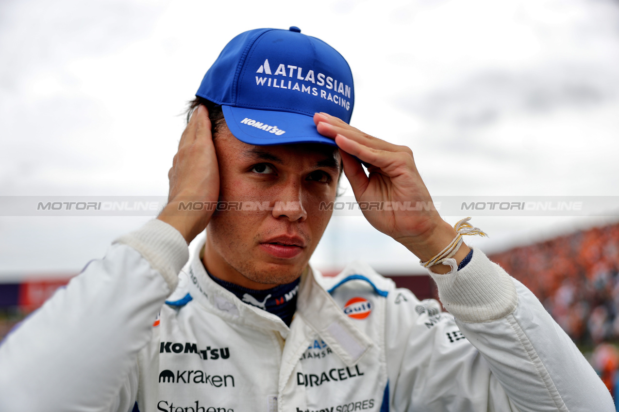 GP UNGHERIA, Alexander Albon (THA) Atlassian Williams Racing on the grid.

03.08.2025. Formula 1 World Championship, Rd 14, Hungarian Grand Prix, Budapest, Hungary, Gara Day.

- www.xpbimages.com, EMail: requests@xpbimages.com © Copyright: Charniaux / XPB Images