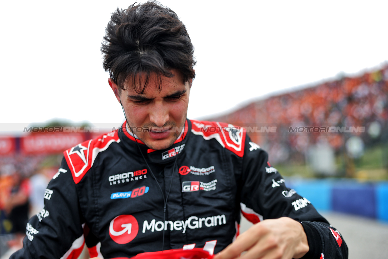 GP UNGHERIA, Esteban Ocon (FRA) Haas F1 Team on the grid.

03.08.2025. Formula 1 World Championship, Rd 14, Hungarian Grand Prix, Budapest, Hungary, Gara Day.

- www.xpbimages.com, EMail: requests@xpbimages.com © Copyright: Charniaux / XPB Images