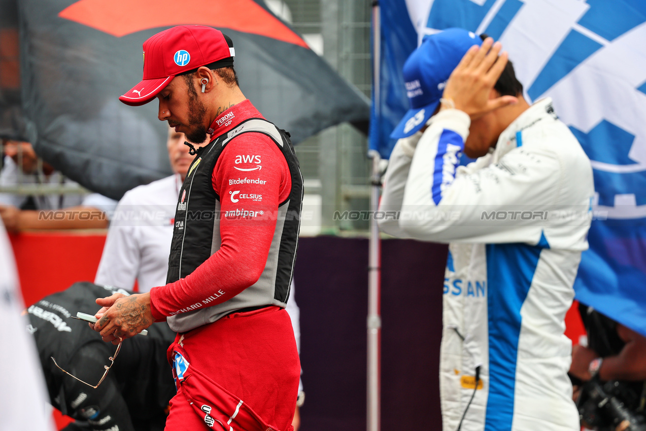 GP UNGHERIA, Lewis Hamilton (GBR) Ferrari on the grid.

03.08.2025. Formula 1 World Championship, Rd 14, Hungarian Grand Prix, Budapest, Hungary, Gara Day.

- www.xpbimages.com, EMail: requests@xpbimages.com © Copyright: Batchelor / XPB Images