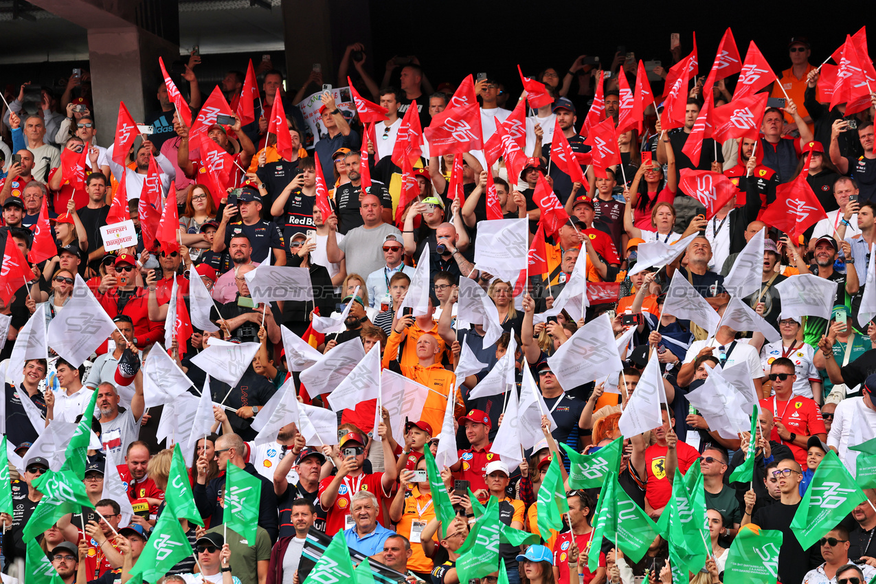 GP UNGHERIA, Circuit Atmosfera - fans in the grandstand.

03.08.2025. Formula 1 World Championship, Rd 14, Hungarian Grand Prix, Budapest, Hungary, Gara Day.

- www.xpbimages.com, EMail: requests@xpbimages.com © Copyright: Moy / XPB Images