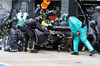 GP UNGHERIA, Yuki Tsunoda (JPN) Red Bull Racing RB21 makes a pit stop.

03.08.2025. Formula 1 World Championship, Rd 14, Hungarian Grand Prix, Budapest, Hungary, Gara Day.

- www.xpbimages.com, EMail: requests@xpbimages.com © Copyright: Bearne / XPB Images