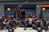 GP UNGHERIA, Max Verstappen (NLD) Red Bull Racing RB21 makes a pit stop.

03.08.2025. Formula 1 World Championship, Rd 14, Hungarian Grand Prix, Budapest, Hungary, Gara Day.

- www.xpbimages.com, EMail: requests@xpbimages.com © Copyright: Bearne / XPB Images