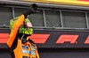 GP UNGHERIA, Gara winner Lando Norris (GBR) McLaren celebrates in parc ferme.

03.08.2025. Formula 1 World Championship, Rd 14, Hungarian Grand Prix, Budapest, Hungary, Gara Day.

- www.xpbimages.com, EMail: requests@xpbimages.com © Copyright: Batchelor / XPB Images
