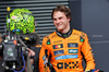 GP UNGHERIA, Oscar Piastri (AUS) McLaren with vincitore e team mate Lando Norris (GBR) McLaren in parc ferme.

03.08.2025. Formula 1 World Championship, Rd 14, Hungarian Grand Prix, Budapest, Hungary, Gara Day.

- www.xpbimages.com, EMail: requests@xpbimages.com © Copyright: Bearne / XPB Images