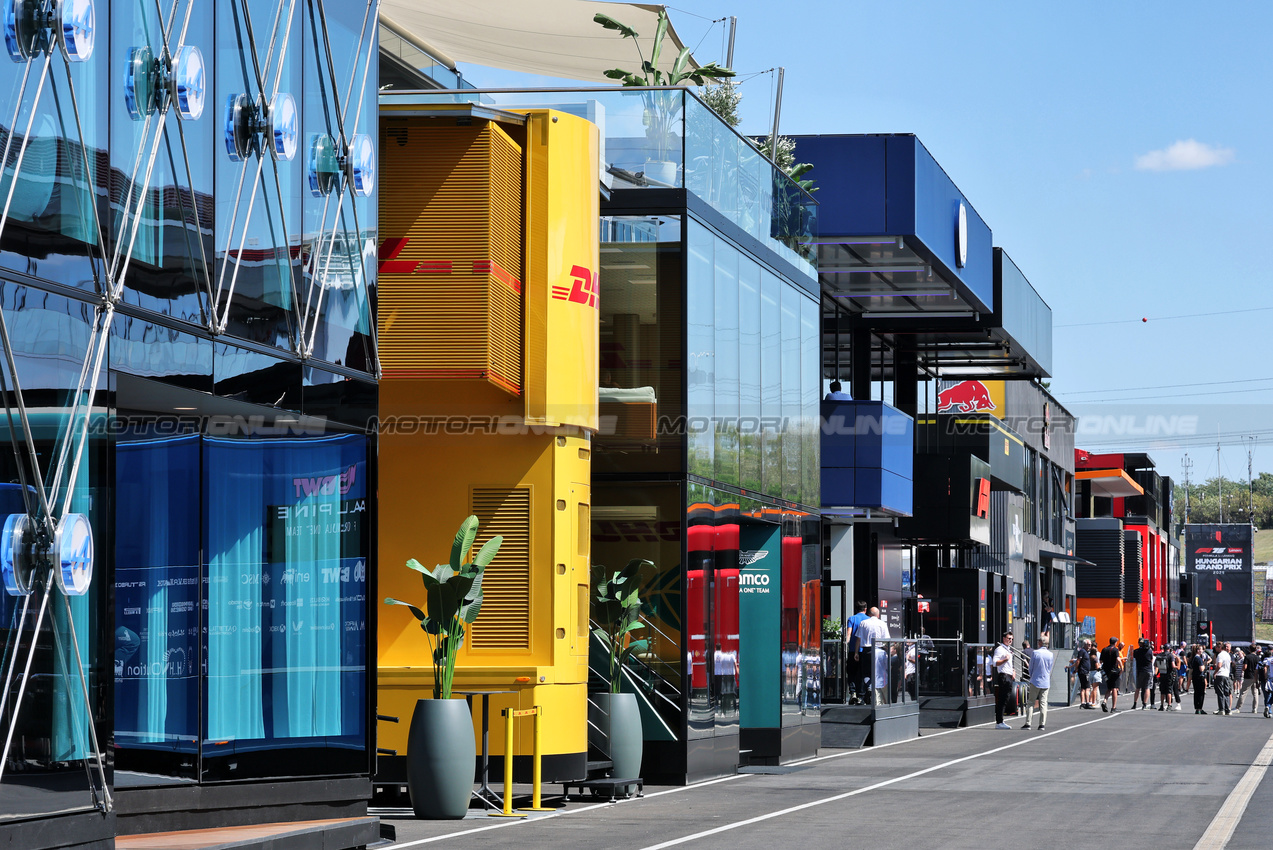 GP UNGHERIA, Paddock Atmosfera.

31.07.2025. Formula 1 World Championship, Rd 14, Hungarian Grand Prix, Budapest, Hungary, Preparation Day.

- www.xpbimages.com, EMail: requests@xpbimages.com © Copyright: Moy / XPB Images
