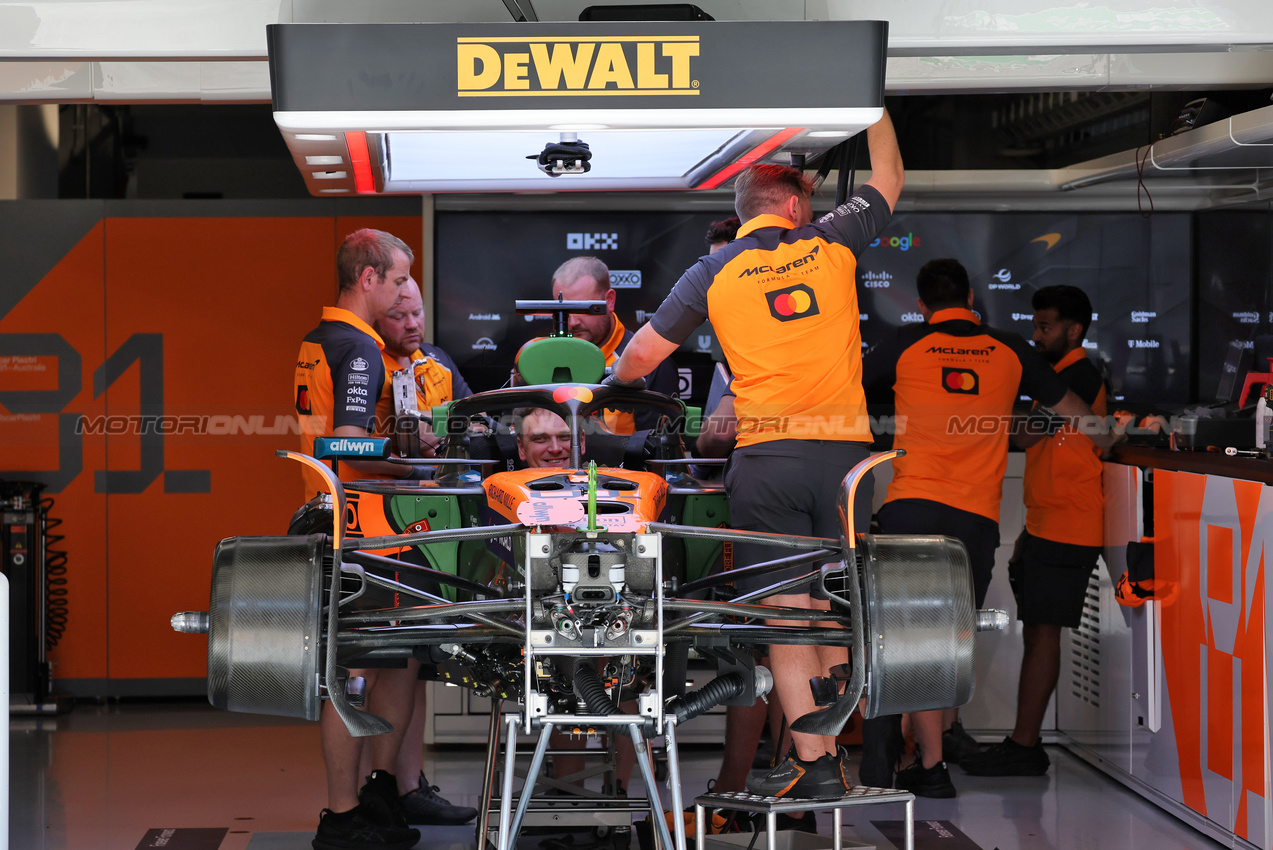 GP UNGHERIA, McLaren MCL39 being built in the pit garage.

31.07.2025. Formula 1 World Championship, Rd 14, Hungarian Grand Prix, Budapest, Hungary, Preparation Day.

- www.xpbimages.com, EMail: requests@xpbimages.com © Copyright: Moy / XPB Images
