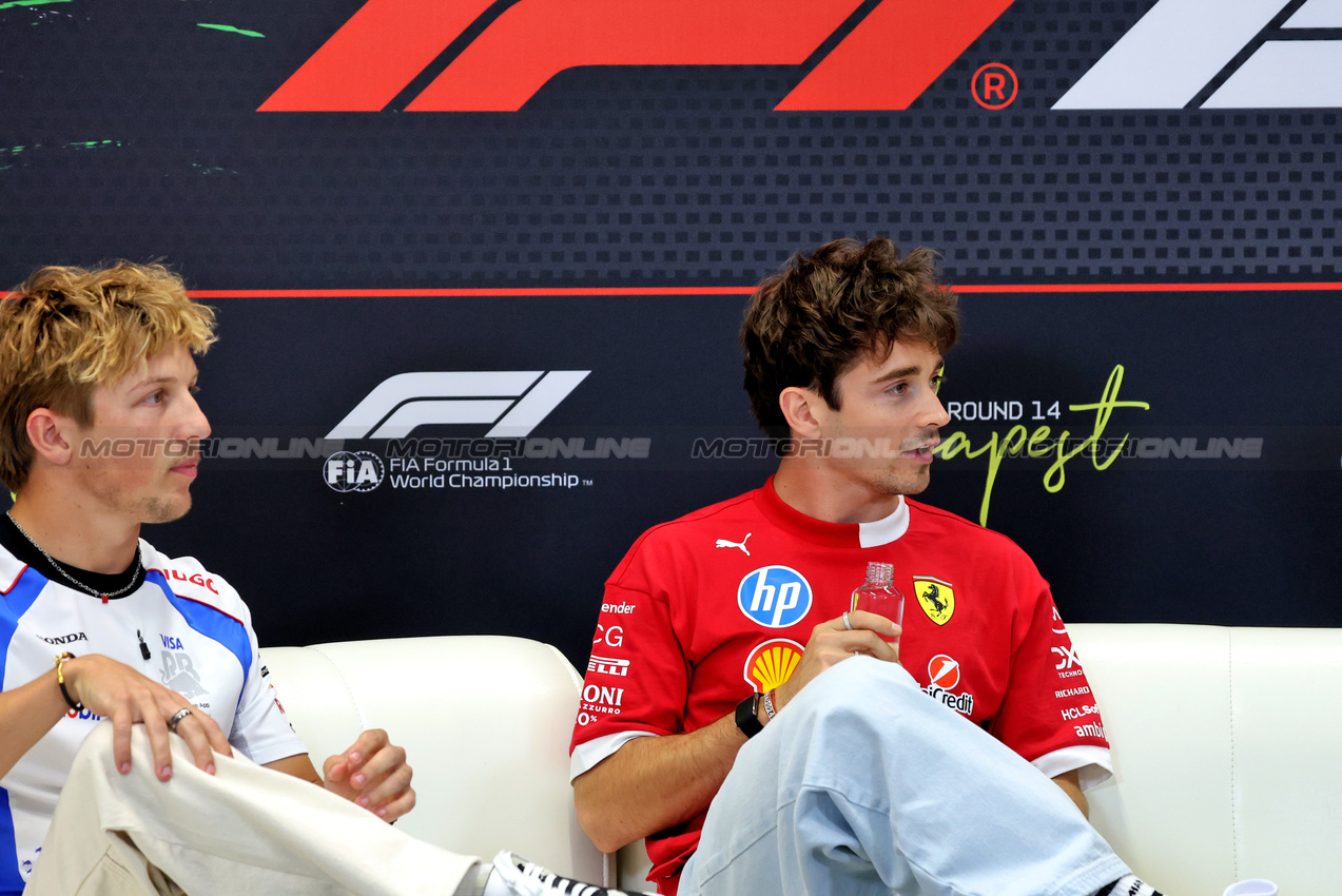 GP UNGHERIA, (L to R): Liam Lawson (NZL) Racing Bulls e Charles Leclerc (MON) Ferrari in the FIA Press Conference.

31.07.2025. Formula 1 World Championship, Rd 14, Hungarian Grand Prix, Budapest, Hungary, Preparation Day.

- www.xpbimages.com, EMail: requests@xpbimages.com © Copyright: Bearne / XPB Images