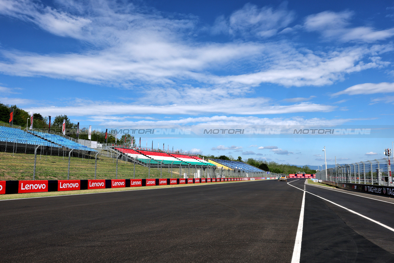 GP UNGHERIA, Circuit Atmosfera - pit lane exit.

31.07.2025. Formula 1 World Championship, Rd 14, Hungarian Grand Prix, Budapest, Hungary, Preparation Day.

- www.xpbimages.com, EMail: requests@xpbimages.com © Copyright: Moy / XPB Images