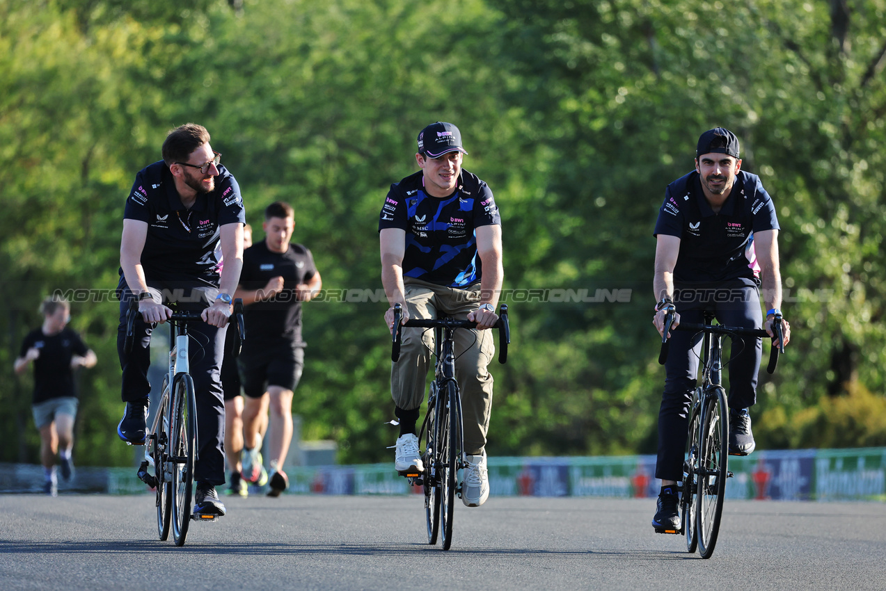 GP UNGHERIA, Franco Colapinto (ARG) Alpine F1 Team (Centre) rides the circuit.

31.07.2025. Formula 1 World Championship, Rd 14, Hungarian Grand Prix, Budapest, Hungary, Preparation Day.

- www.xpbimages.com, EMail: requests@xpbimages.com © Copyright: Moy / XPB Images