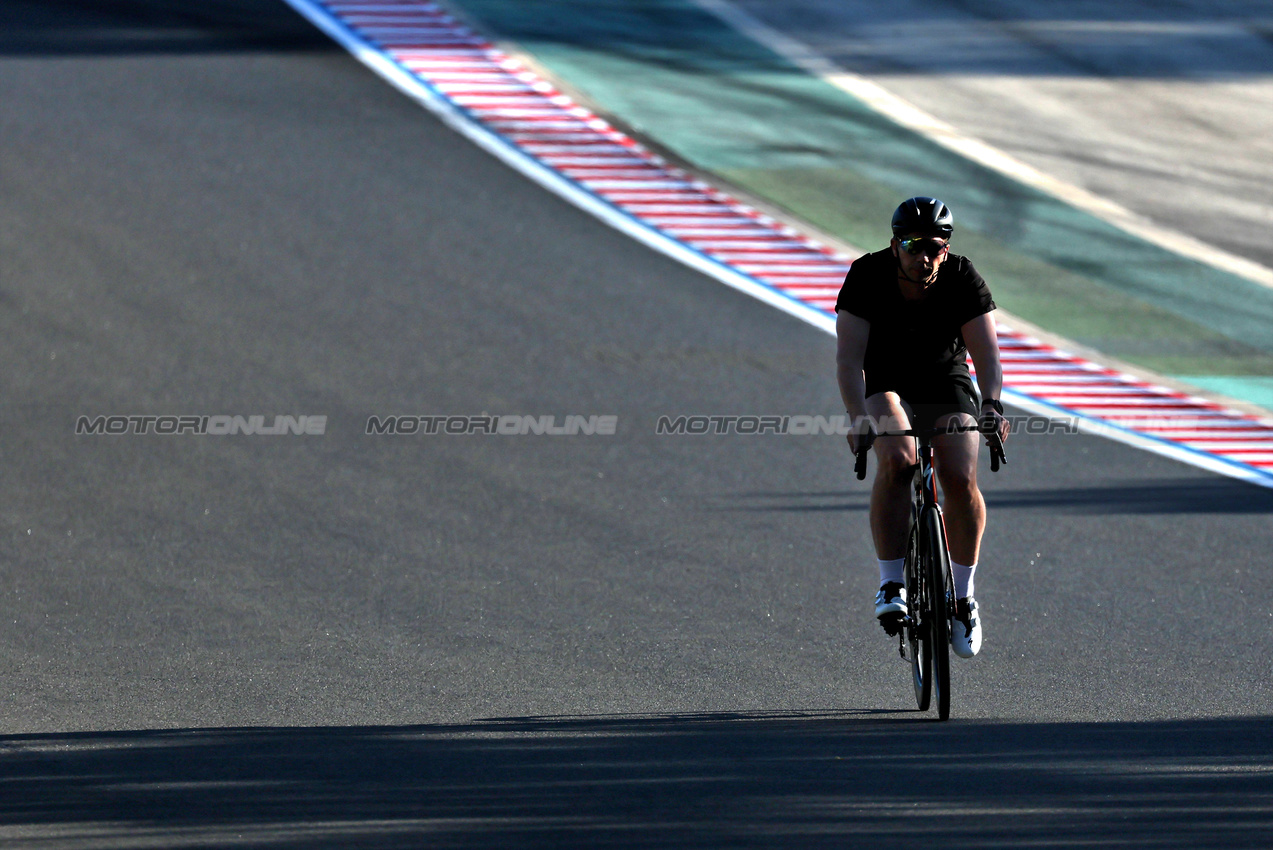 GP UNGHERIA, James Vowles (GBR) Atlassian Williams Racing Team Principal rides the circuit.

31.07.2025. Formula 1 World Championship, Rd 14, Hungarian Grand Prix, Budapest, Hungary, Preparation Day.

- www.xpbimages.com, EMail: requests@xpbimages.com © Copyright: Moy / XPB Images