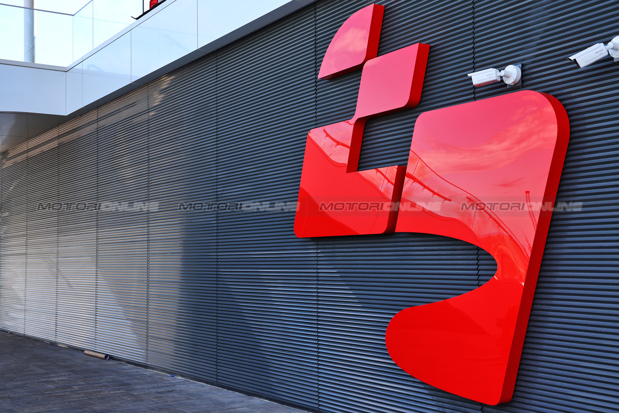 GP UNGHERIA, Circuit Atmosfera - new pit building detail.

31.07.2025. Formula 1 World Championship, Rd 14, Hungarian Grand Prix, Budapest, Hungary, Preparation Day.

- www.xpbimages.com, EMail: requests@xpbimages.com © Copyright: Batchelor / XPB Images