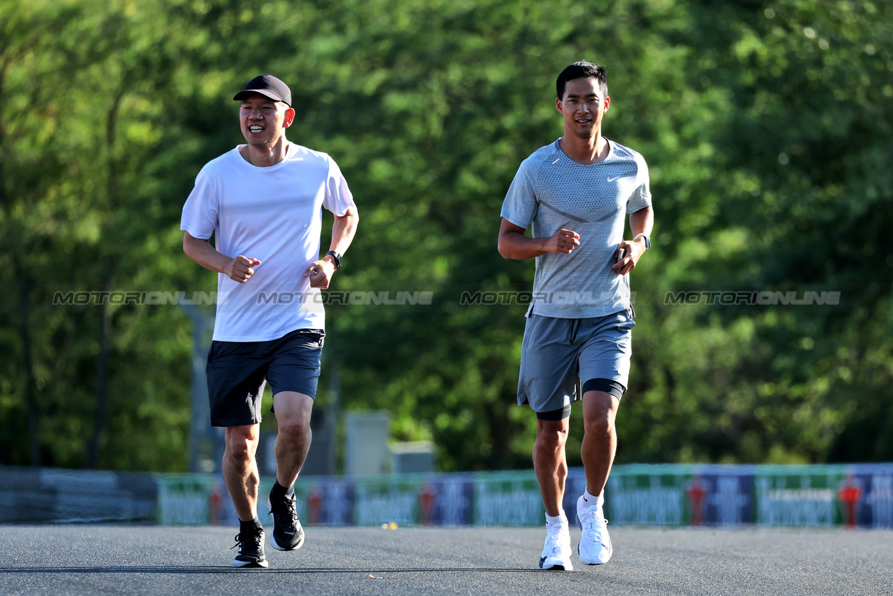 GP UNGHERIA, Ryo Hirakawa (JPN) Haas F1 Team Reserve Driver (Right) rides the circuit.

31.07.2025. Formula 1 World Championship, Rd 14, Hungarian Grand Prix, Budapest, Hungary, Preparation Day.

- www.xpbimages.com, EMail: requests@xpbimages.com © Copyright: Moy / XPB Images