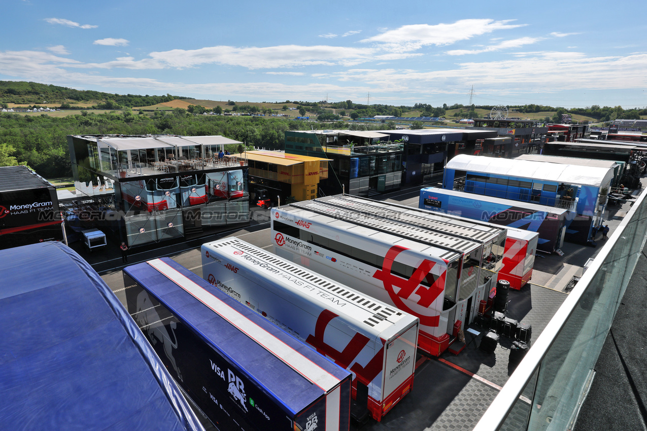 GP UNGHERIA, Paddock Atmosfera.

31.07.2025. Formula 1 World Championship, Rd 14, Hungarian Grand Prix, Budapest, Hungary, Preparation Day.

- www.xpbimages.com, EMail: requests@xpbimages.com © Copyright: Moy / XPB Images