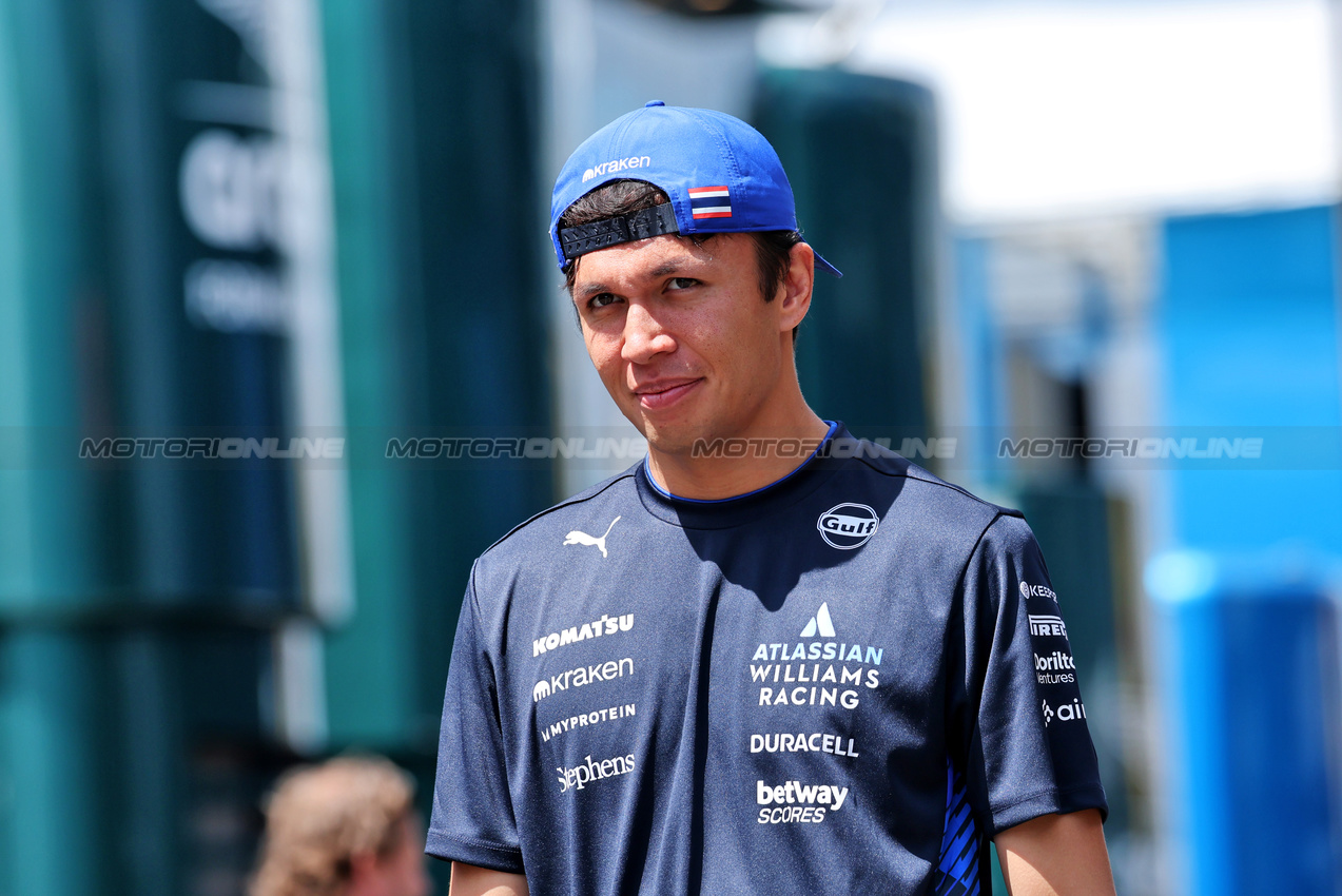 GP UNGHERIA, Alexander Albon (THA) Atlassian Williams Racing.

31.07.2025. Formula 1 World Championship, Rd 14, Hungarian Grand Prix, Budapest, Hungary, Preparation Day.

- www.xpbimages.com, EMail: requests@xpbimages.com © Copyright: Moy / XPB Images