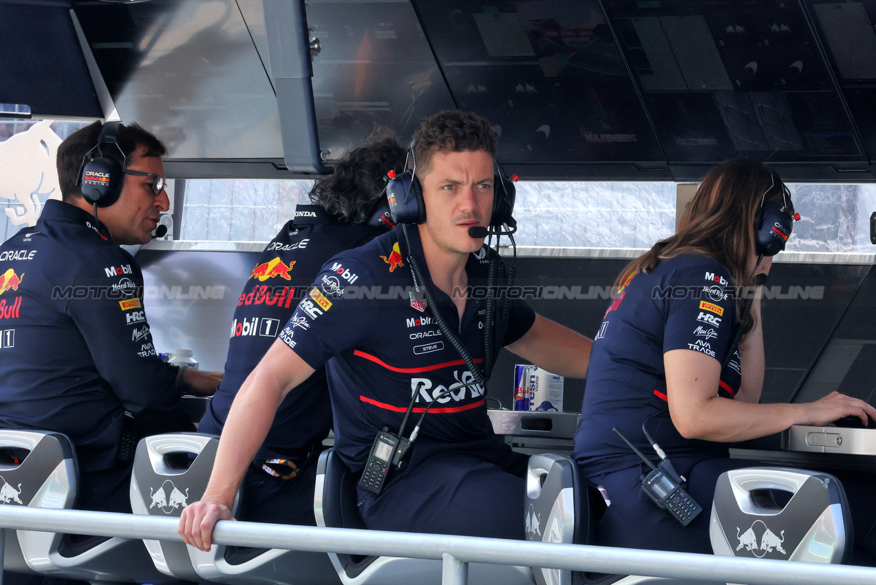GP UNGHERIA, Steve Knowles (GBR) Red Bull Racing Senior Gara Strategy Engineer.

02.08.2025. Formula 1 World Championship, Rd 14, Hungarian Grand Prix, Budapest, Hungary, Qualifiche Day.

- www.xpbimages.com, EMail: requests@xpbimages.com © Copyright: Moy / XPB Images