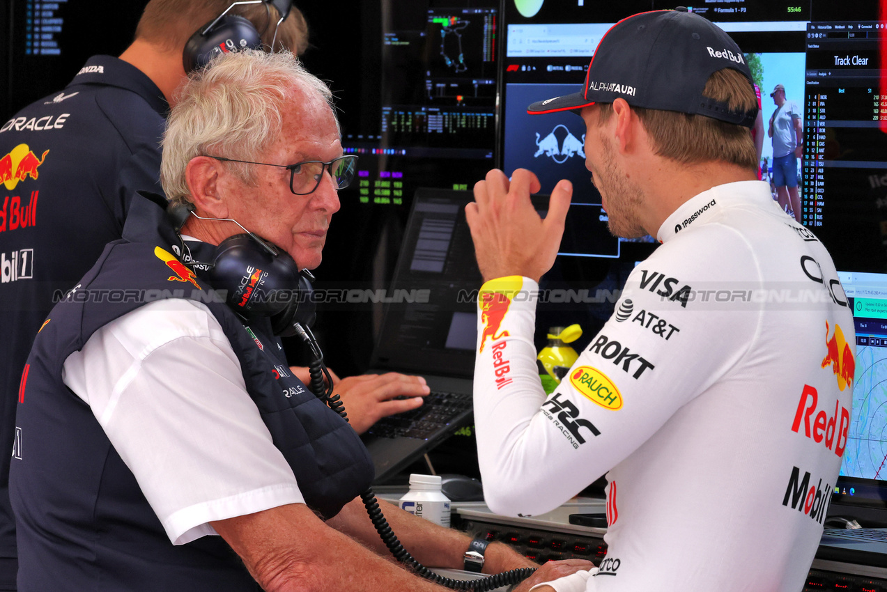 GP UNGHERIA, (L to R): Dr Helmut Marko (AUT) Red Bull Motorsport Consultant with Max Verstappen (NLD) Red Bull Racing.

02.08.2025. Formula 1 World Championship, Rd 14, Hungarian Grand Prix, Budapest, Hungary, Qualifiche Day.

- www.xpbimages.com, EMail: requests@xpbimages.com © Copyright: Moy / XPB Images