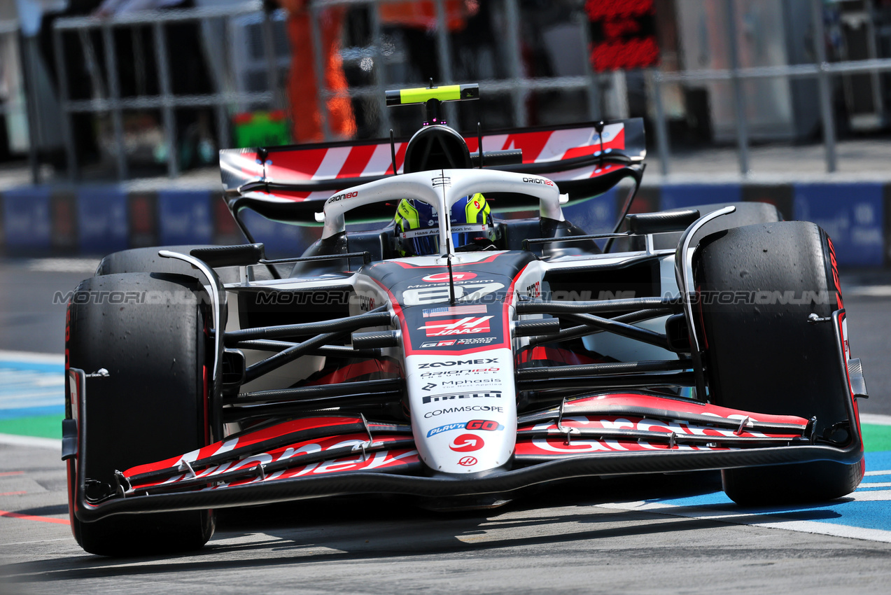 GP UNGHERIA, Oliver Bearman (GBR) Haas VF-25.

02.08.2025. Formula 1 World Championship, Rd 14, Hungarian Grand Prix, Budapest, Hungary, Qualifiche Day.

- www.xpbimages.com, EMail: requests@xpbimages.com © Copyright: Moy / XPB Images