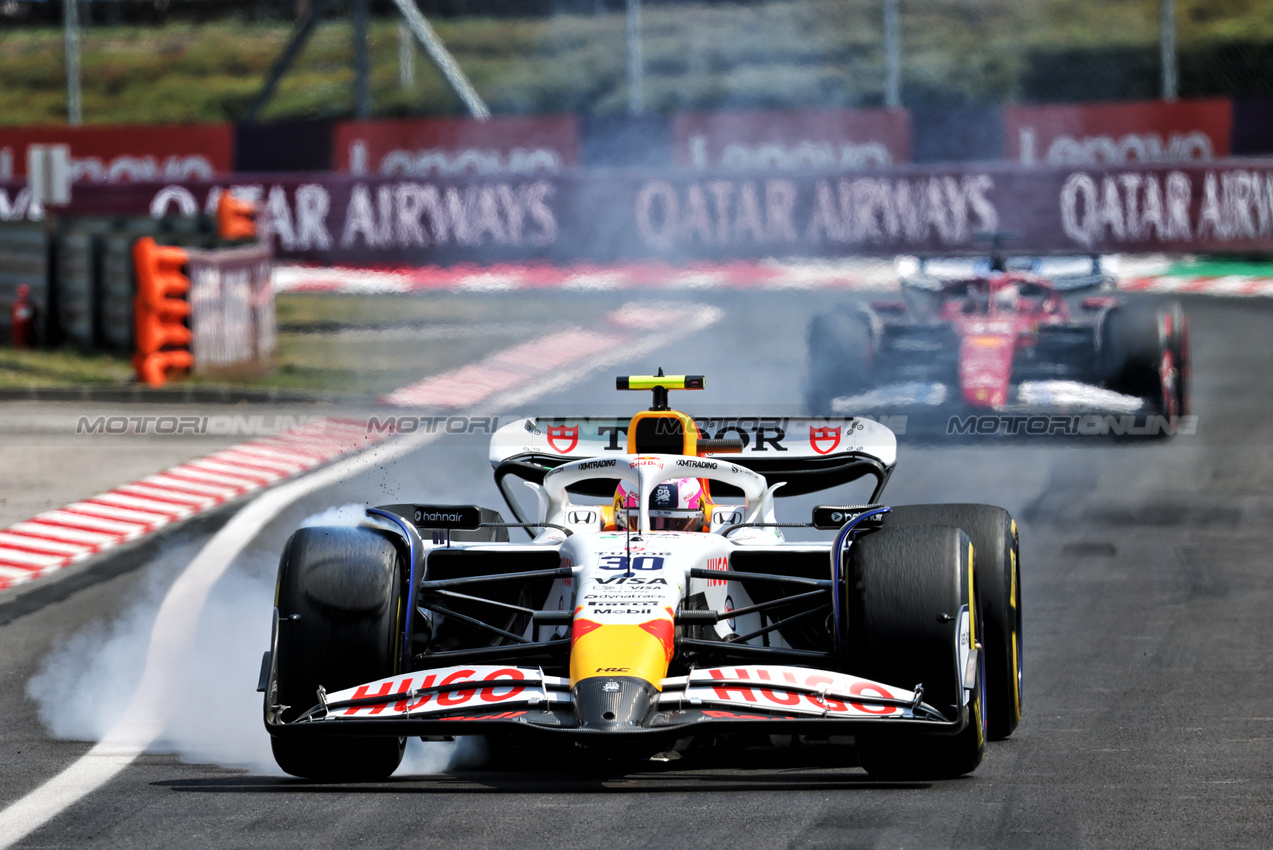GP UNGHERIA, Liam Lawson (NZL) Racing Bulls VCARB 02 locks up under braking in the pits.

02.08.2025. Formula 1 World Championship, Rd 14, Hungarian Grand Prix, Budapest, Hungary, Qualifiche Day.

- www.xpbimages.com, EMail: requests@xpbimages.com © Copyright: Batchelor / XPB Images