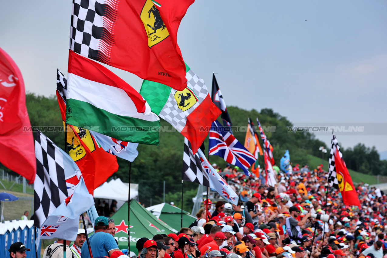 GP UNGHERIA, Circuit Atmosfera - fans e flags in the grandstand.

02.08.2025. Formula 1 World Championship, Rd 14, Hungarian Grand Prix, Budapest, Hungary, Qualifiche Day.

- www.xpbimages.com, EMail: requests@xpbimages.com © Copyright: Moy / XPB Images