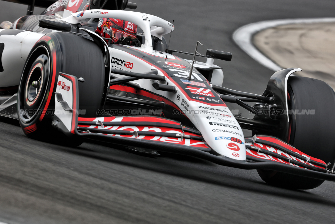GP UNGHERIA, Esteban Ocon (FRA) Haas VF-25.

02.08.2025. Formula 1 World Championship, Rd 14, Hungarian Grand Prix, Budapest, Hungary, Qualifiche Day.

- www.xpbimages.com, EMail: requests@xpbimages.com © Copyright: Charniaux / XPB Images