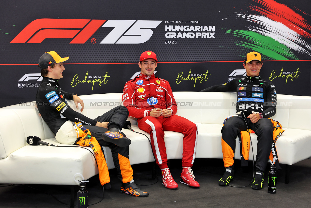 GP UNGHERIA, (L to R): Oscar Piastri (AUS) McLaren; Charles Leclerc (MON) Ferrari; e Lando Norris (GBR) McLaren, in the post qualifying FIA Press Conference.

02.08.2025. Formula 1 World Championship, Rd 14, Hungarian Grand Prix, Budapest, Hungary, Qualifiche Day.

- www.xpbimages.com, EMail: requests@xpbimages.com © Copyright: Bearne / XPB Images