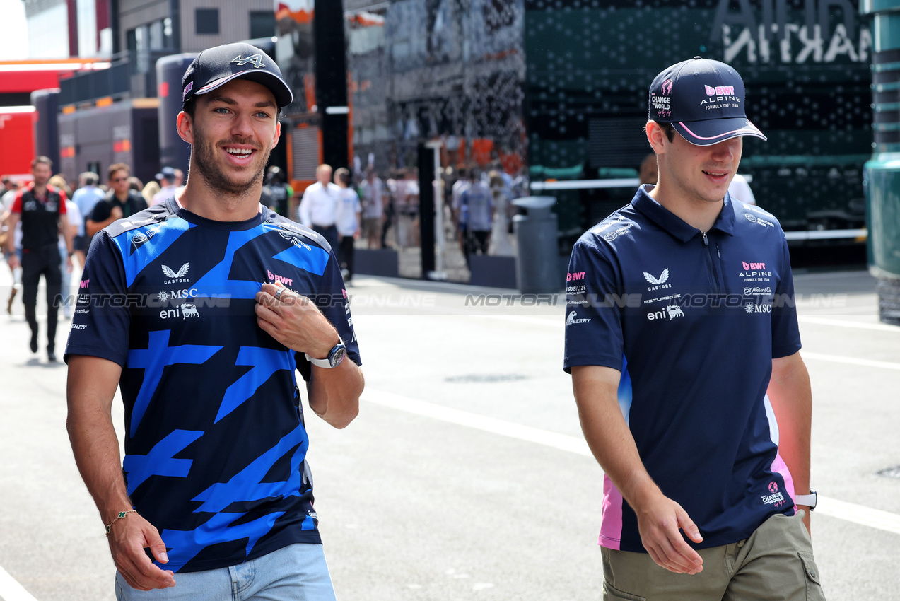 GP UNGHERIA, (L to R): Pierre Gasly (FRA) Alpine F1 Team with Franco Colapinto (ARG) Alpine F1 Team.

02.08.2025. Formula 1 World Championship, Rd 14, Hungarian Grand Prix, Budapest, Hungary, Qualifiche Day.

- www.xpbimages.com, EMail: requests@xpbimages.com © Copyright: Bearne / XPB Images