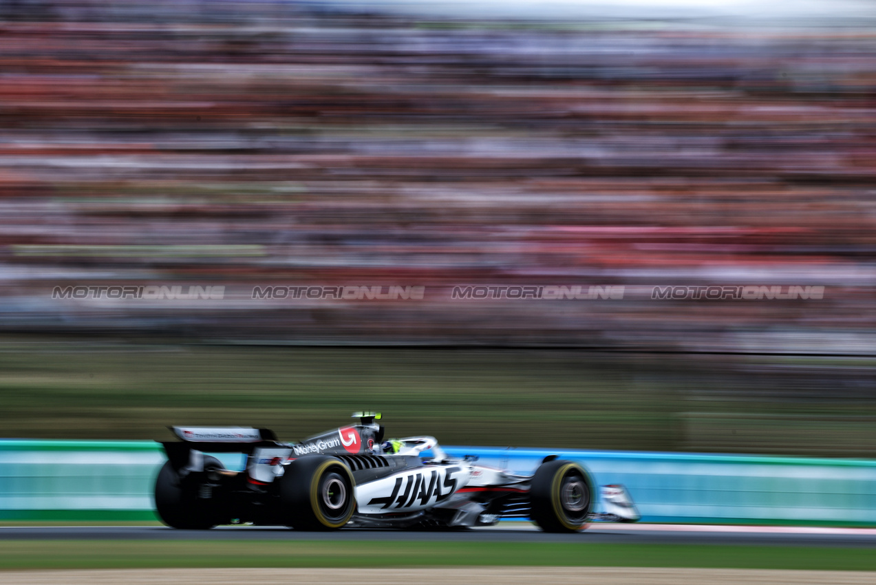 GP UNGHERIA, Oliver Bearman (GBR) Haas VF-25.

01.08.2025. Formula 1 World Championship, Rd 14, Hungarian Grand Prix, Budapest, Hungary, Practice Day.

- www.xpbimages.com, EMail: requests@xpbimages.com © Copyright: Charniaux / XPB Images
