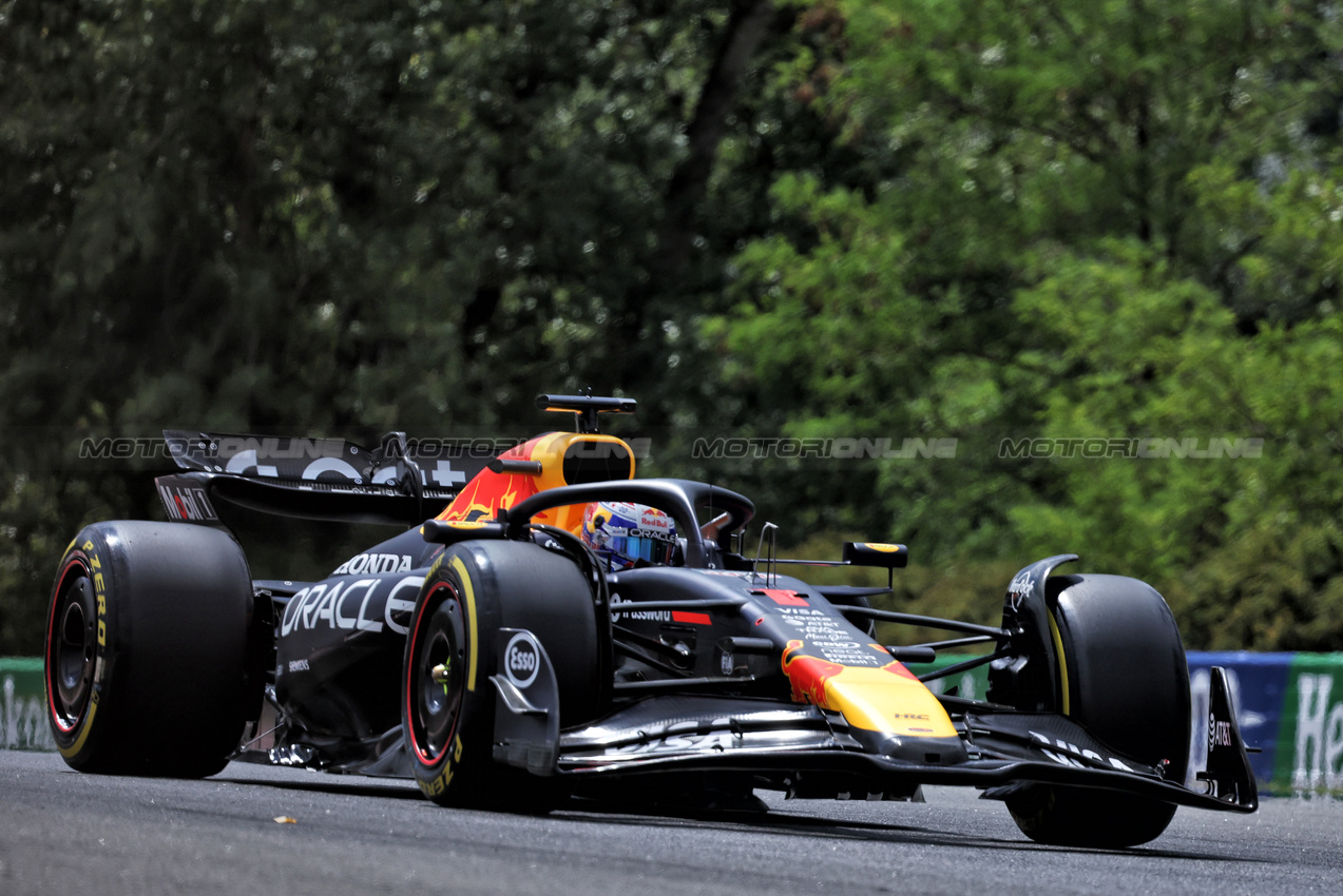 GP UNGHERIA, Max Verstappen (NLD) Red Bull Racing RB21.

01.08.2025. Formula 1 World Championship, Rd 14, Hungarian Grand Prix, Budapest, Hungary, Practice Day.

- www.xpbimages.com, EMail: requests@xpbimages.com © Copyright: Bearne / XPB Images