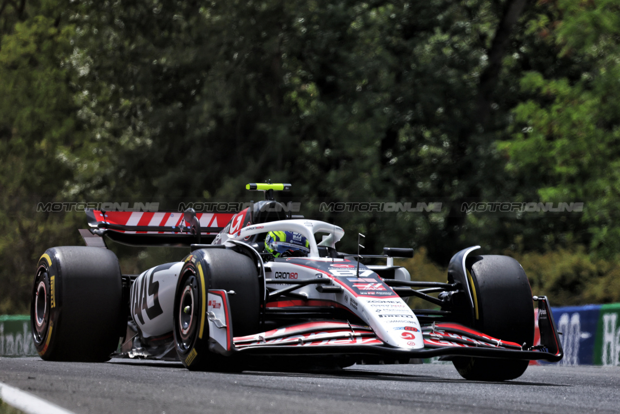 GP UNGHERIA, Oliver Bearman (GBR) Haas VF-25.

01.08.2025. Formula 1 World Championship, Rd 14, Hungarian Grand Prix, Budapest, Hungary, Practice Day.

- www.xpbimages.com, EMail: requests@xpbimages.com © Copyright: Bearne / XPB Images