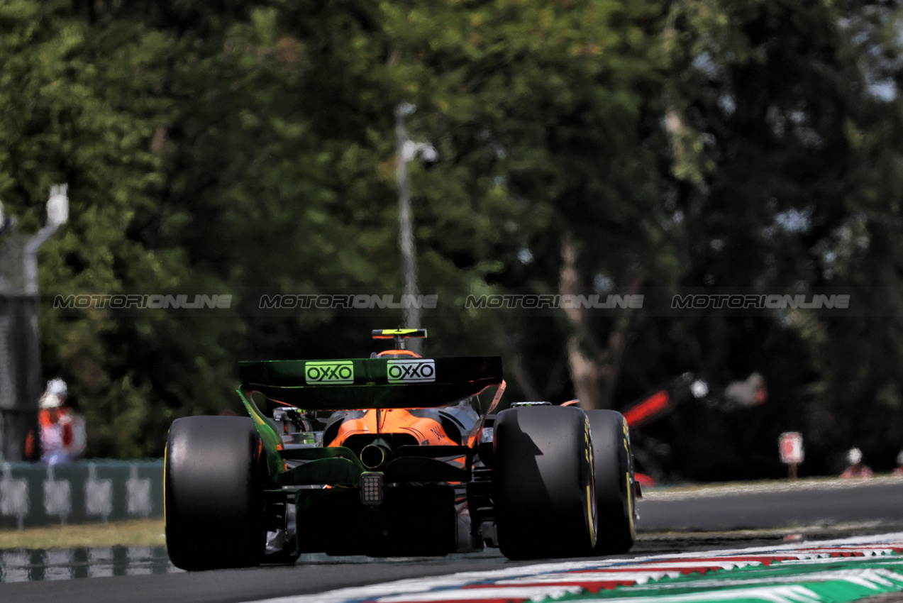 GP UNGHERIA, Lando Norris (GBR) McLaren MCL39.

01.08.2025. Formula 1 World Championship, Rd 14, Hungarian Grand Prix, Budapest, Hungary, Practice Day.

- www.xpbimages.com, EMail: requests@xpbimages.com © Copyright: Bearne / XPB Images