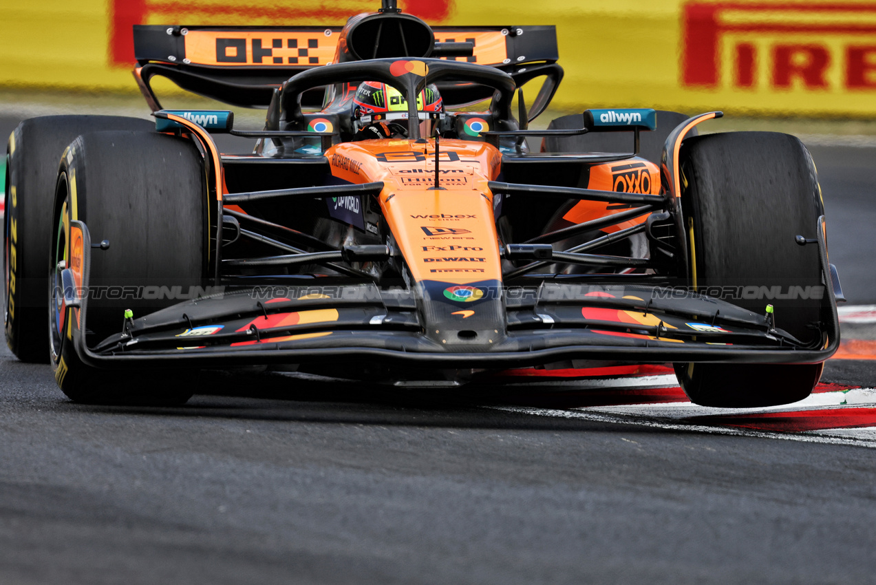 GP UNGHERIA, Oscar Piastri (AUS) McLaren MCL39.

01.08.2025. Formula 1 World Championship, Rd 14, Hungarian Grand Prix, Budapest, Hungary, Practice Day.

- www.xpbimages.com, EMail: requests@xpbimages.com © Copyright: Bearne / XPB Images